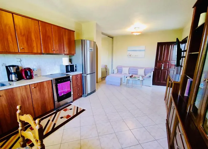 Ioanna\'S Sweet & Cozy Apartment With Garden View